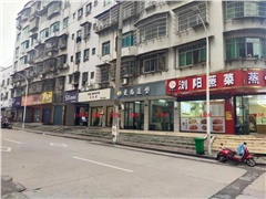 地段為“王”，人氣是“金”?；ㄏ返?4間寶藏商鋪，養在深閨人未識?！鞍雰r”拍賣，炙手可熱；坐擁繁華，坐享高密度人口紅利。